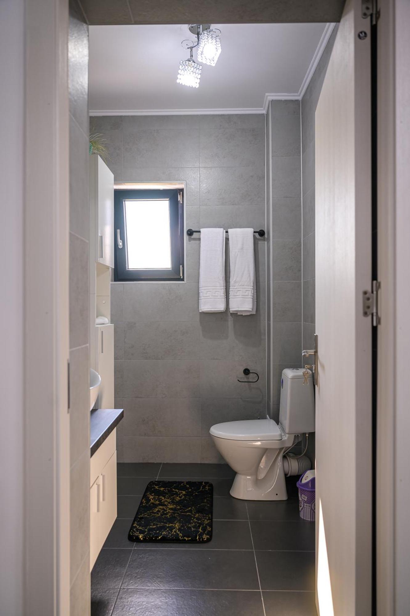 شقة Nina House Târgu Jiu المظهر الخارجي الصورة